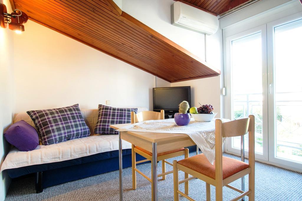 Beach Guesthouse Mediteran ポドストラナ 部屋 写真