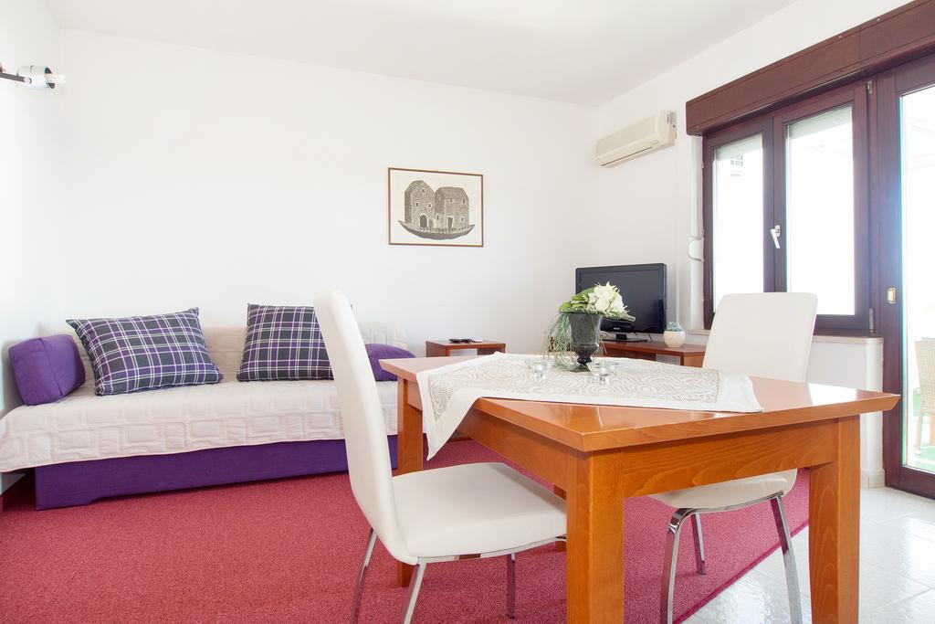 Beach Guesthouse Mediteran ポドストラナ 部屋 写真