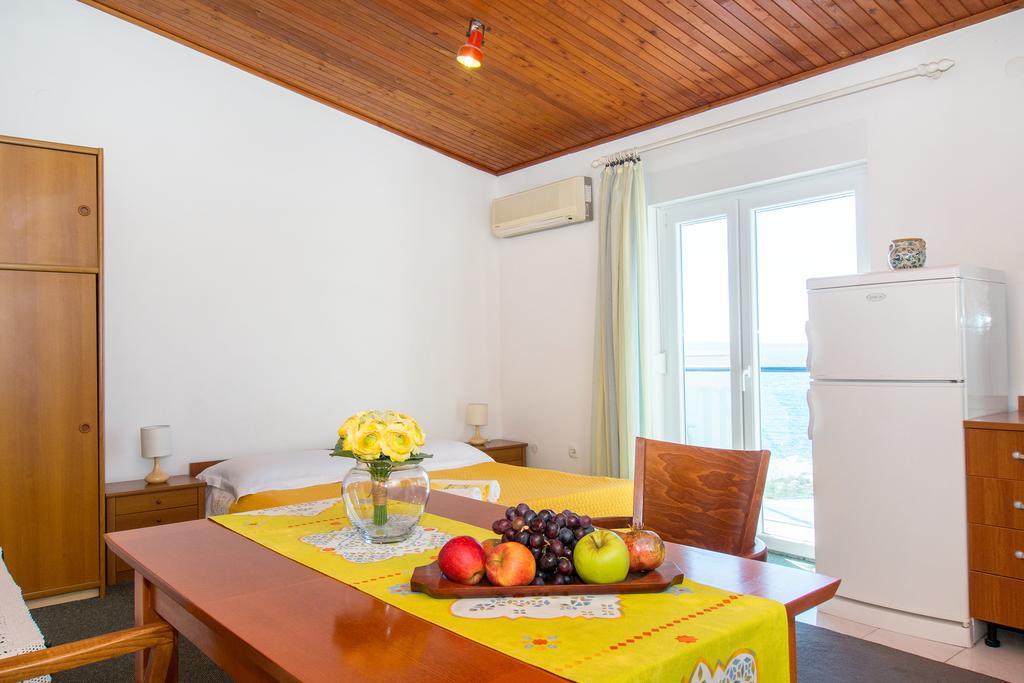 Beach Guesthouse Mediteran ポドストラナ 部屋 写真